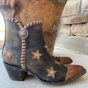 Old Gringo Original Glamis size 7.5 short boots from the Yipee Ki Yay Collection